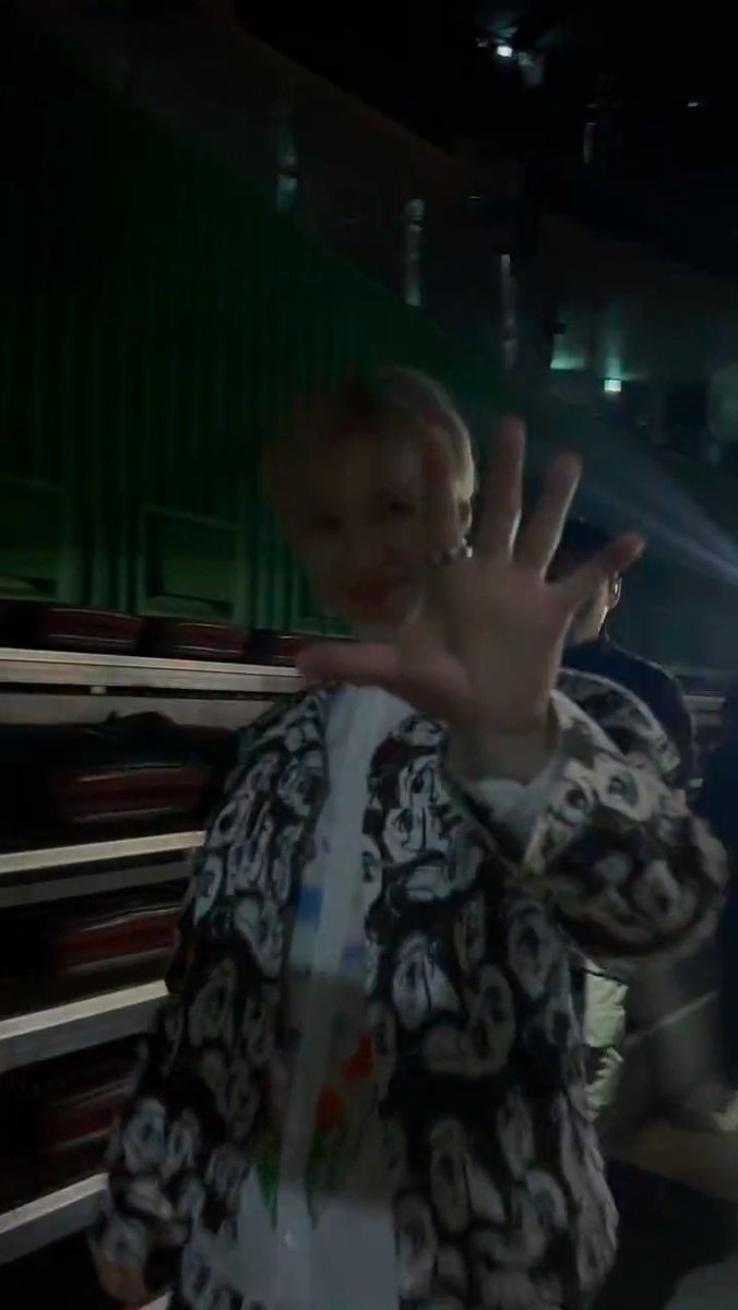 [SHINee] 230528_Fanmeeting Backstage (2).atoz #샤이니 #SHINee #SHINee_FANMEETING #EverydayisSHINeeDAY_PieceofSHINE #EverydayisSHINeeDAY_PieceofSHINE_SHINee_FANMEETING