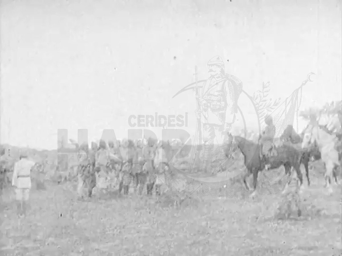 4. Ordu Komutanı Cemal Paşa tekmil veren Türk subayını selamlıyor.