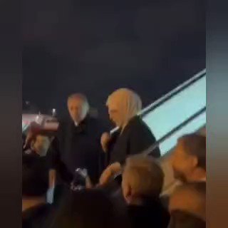 Cumhurbaşkanı Erdoğan ile fotoğraf çektirmek isteyen Rıdvan Dilmen'e Emine Erdoğan'dan uyarı: "Teker teker çekilelim lütfen."