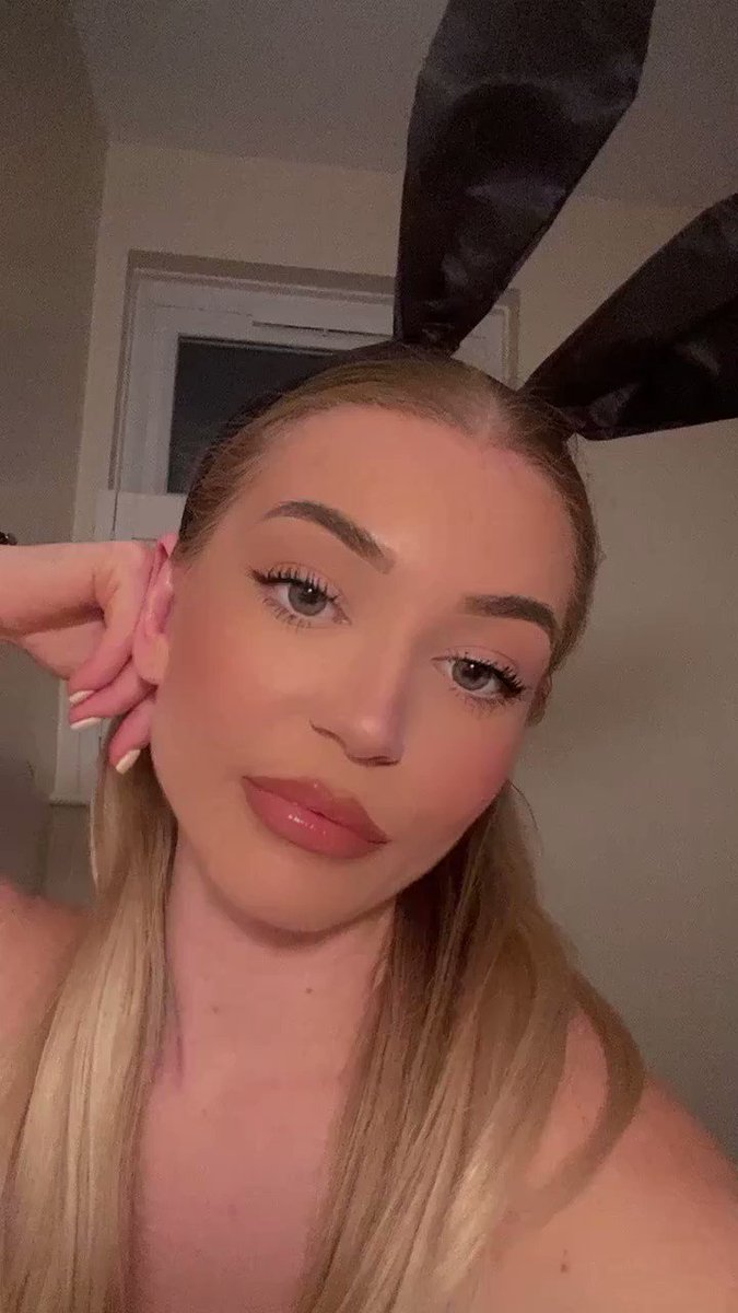 New verification video 🐷 Approach with £20 or no reply, I don’t speak broke 😂 Cash app is £peachesinatin 💷 Link in bio for all payment methods so don’t go asking me for other options Now get sending pigs 🐷 I deserve everything 👸🏼 Findom paypig cashmeet london femdom cuck