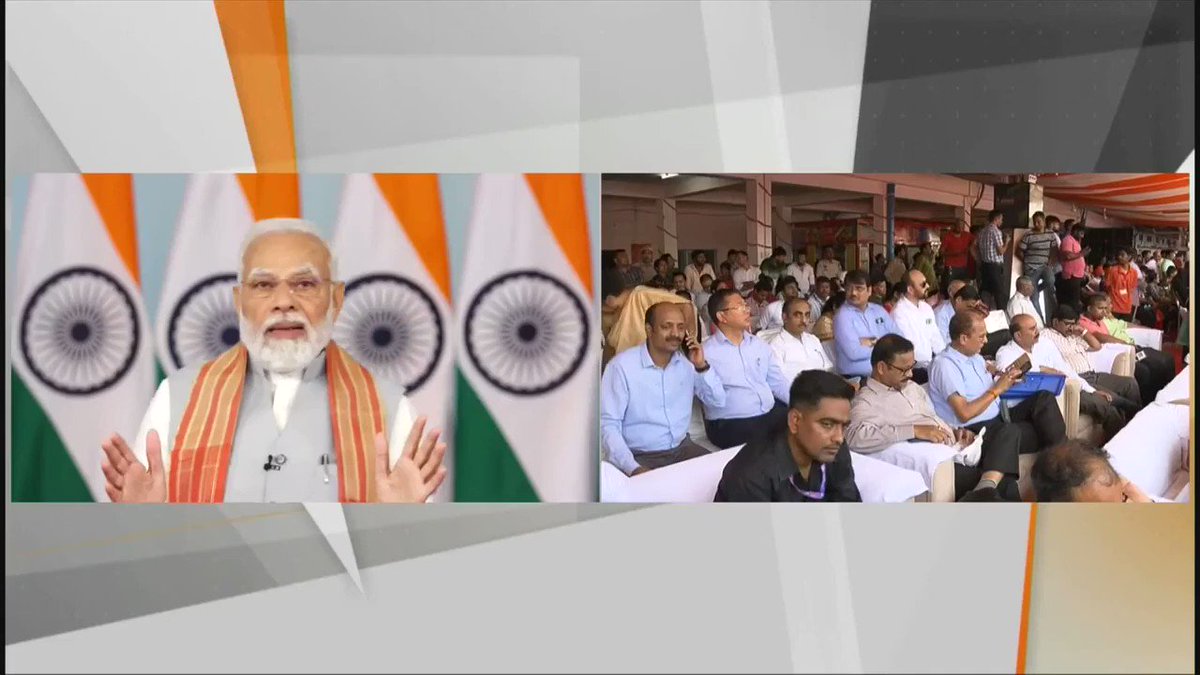 भारतीय रेल आज दिलों को जोड़ने, समाज को जोड़ने और लोगों को अवसरों से जोड़ने का भी एक सशक्त माध्यम बन रही है।