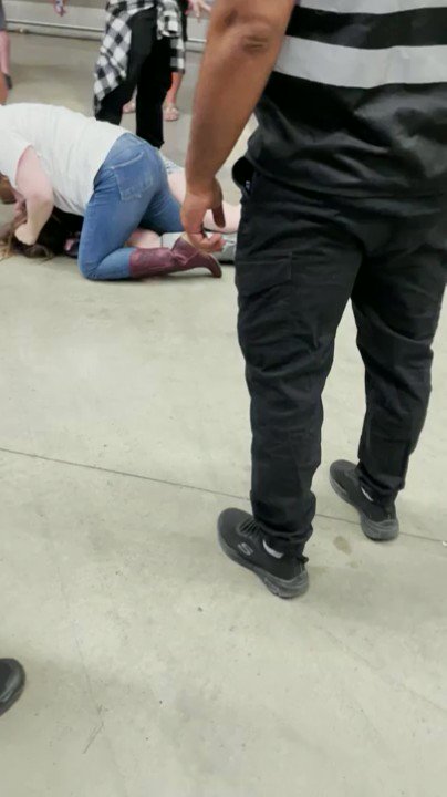 Who fights at a Luke Combs concert?