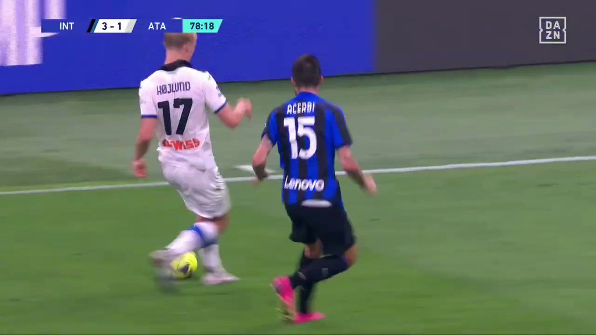 IMPRESSIONANTE..e Borghi che sta in silenzio per godersi e far godere lo spettacolo 🖤💙😍🔥❤
