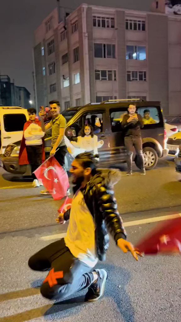 Suriyelileri Gençlerin Seçim Kutlaması., HAKKIMI HELAL ETMİYORUM #DevletBahceli #cahil #29Mayıs Üzülme Ağlama Züğürt #BundanSonra Bizans Baban Kübra Bursa 1 Morgan Stanley