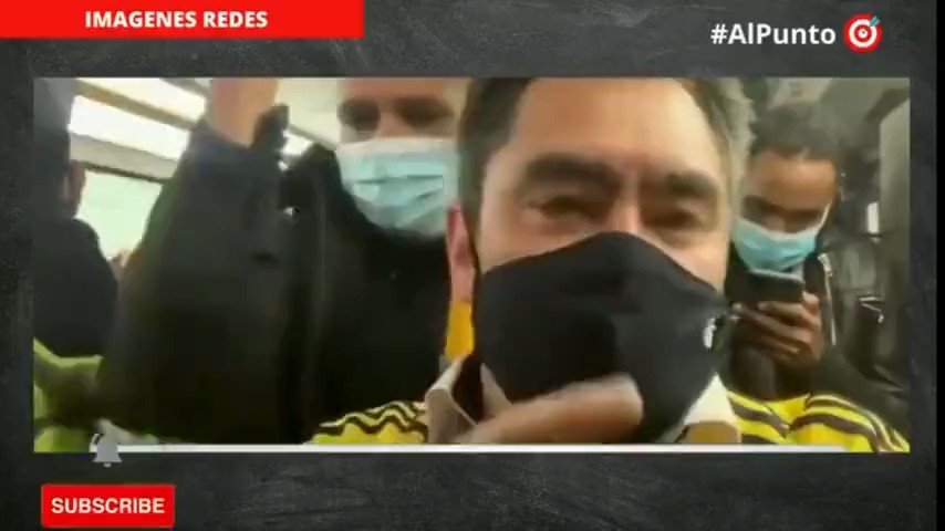 - Periodista: Hace cuánto no montaba en Transmilenio? - Juan Manuel Galán: Uff... Desde la campaña de Carlos Fernando. - O sea, que usted monta en Transmilenio cada que está en campaña? #NosFalta