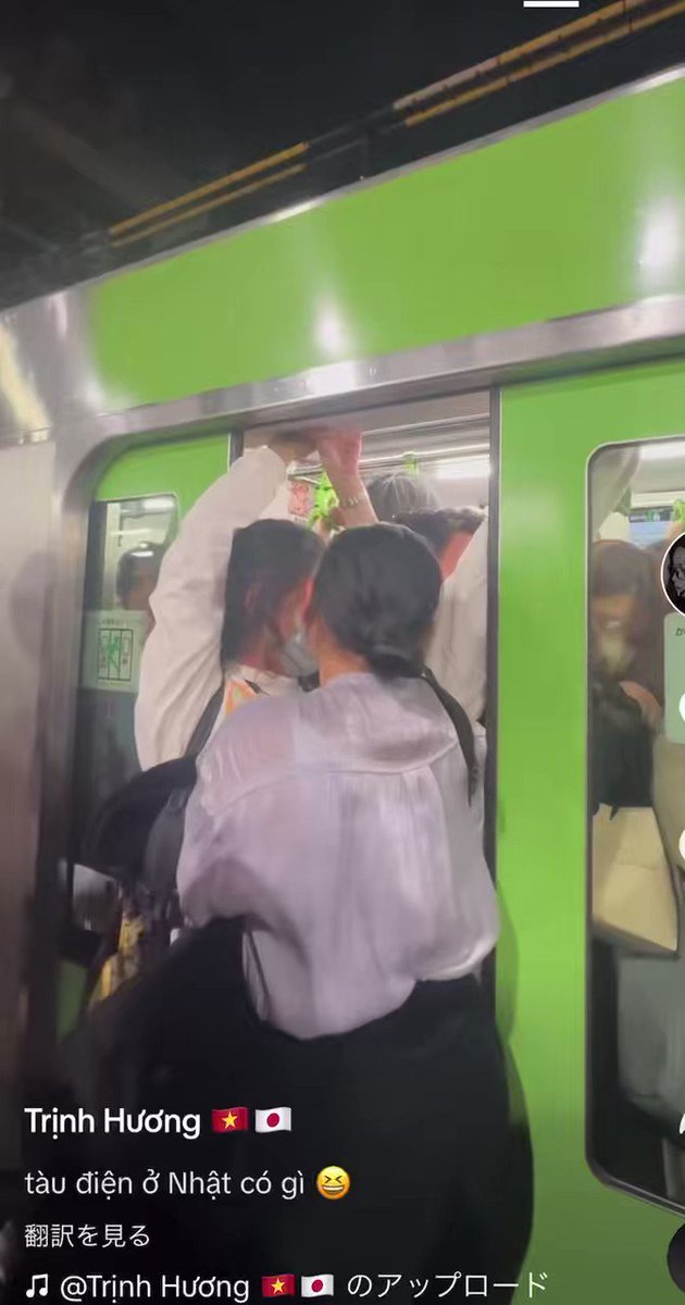 満員電車に友達を無理矢理ねじ込む友達。。。。。