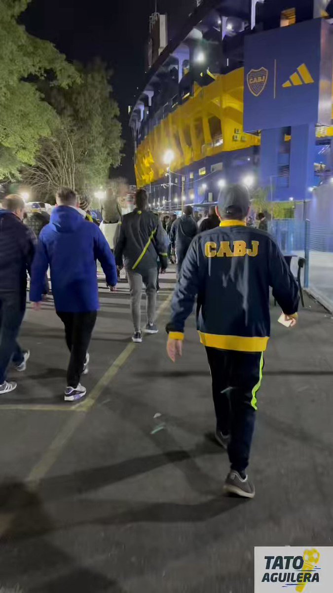 ¡Vení a la Bombonera en una noche de partido!