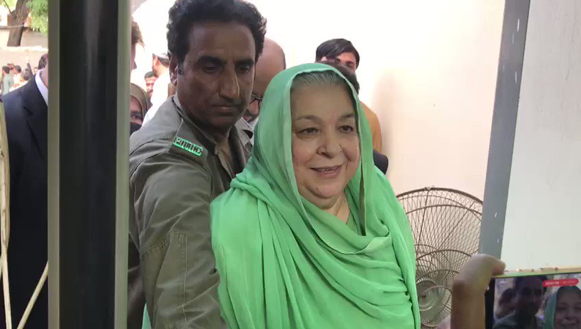 ہزاروں قوم کے بچے بے گناہ پکڑے ہیں،جو وہاں موجود بھی نہیں تھے،جو ملوث نہیں انہیں فوری رہا کیا جائے،میاں اکرم عثمان کو اللہ پاک استقامت دے،مجھ پر دباؤ بڑھانے کے لیے اسے پکڑا ہے وہ بے گناہ ہے، میاں محمود الرشید
