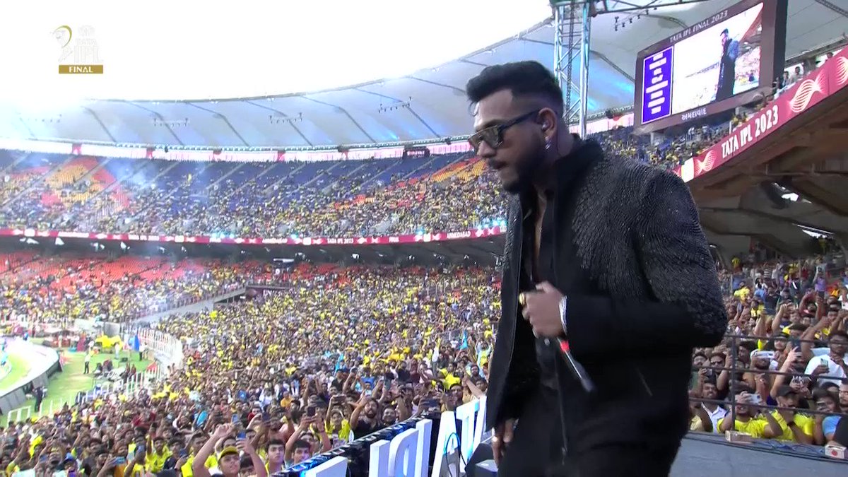 A special start to a special occasion 🙌 An electrifying performance by KING gets Ahmedabad going 🎶🎶 #TATAIPL | #Final | #CSKvGT