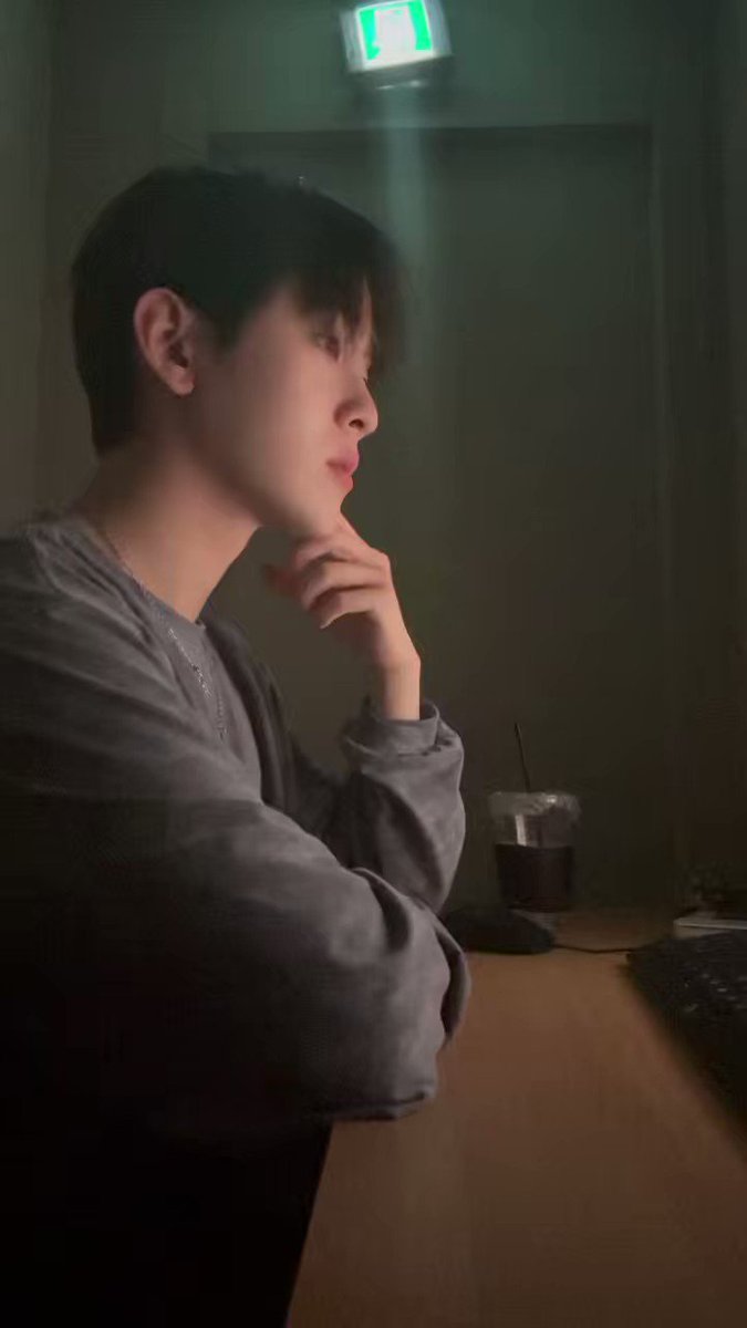 [#현식] 오늘도 노래연습🎤🎤🎶 오늘도 빛나는너에게!!! 잘자영😴💤 #XODIAC #소디엑 #HYUNSIK #현식