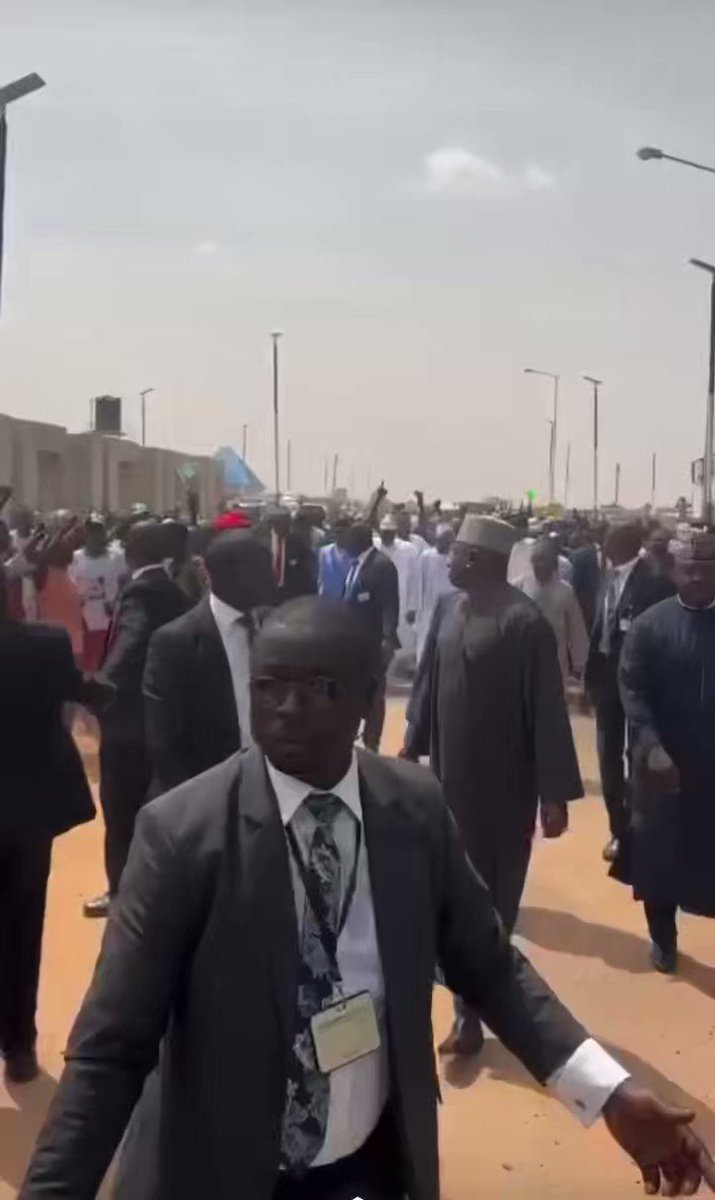 This is how they welcomed Former President Muhammadu Buhari in Daura.