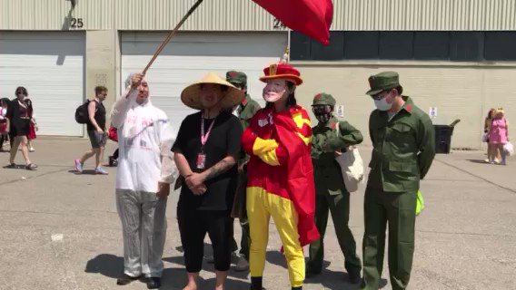 去漫展发发六四传单，给一群粉红整破防了但又不敢过来跟你总书记互动，你加拿大粉红不行啊🤔。反倒是亚洲面孔见到我们都蛮惊喜的。