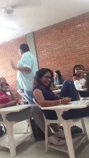 Cuando el profesor te da la respuesta y aún así pierdes el.parcial 😂😂😂🤣