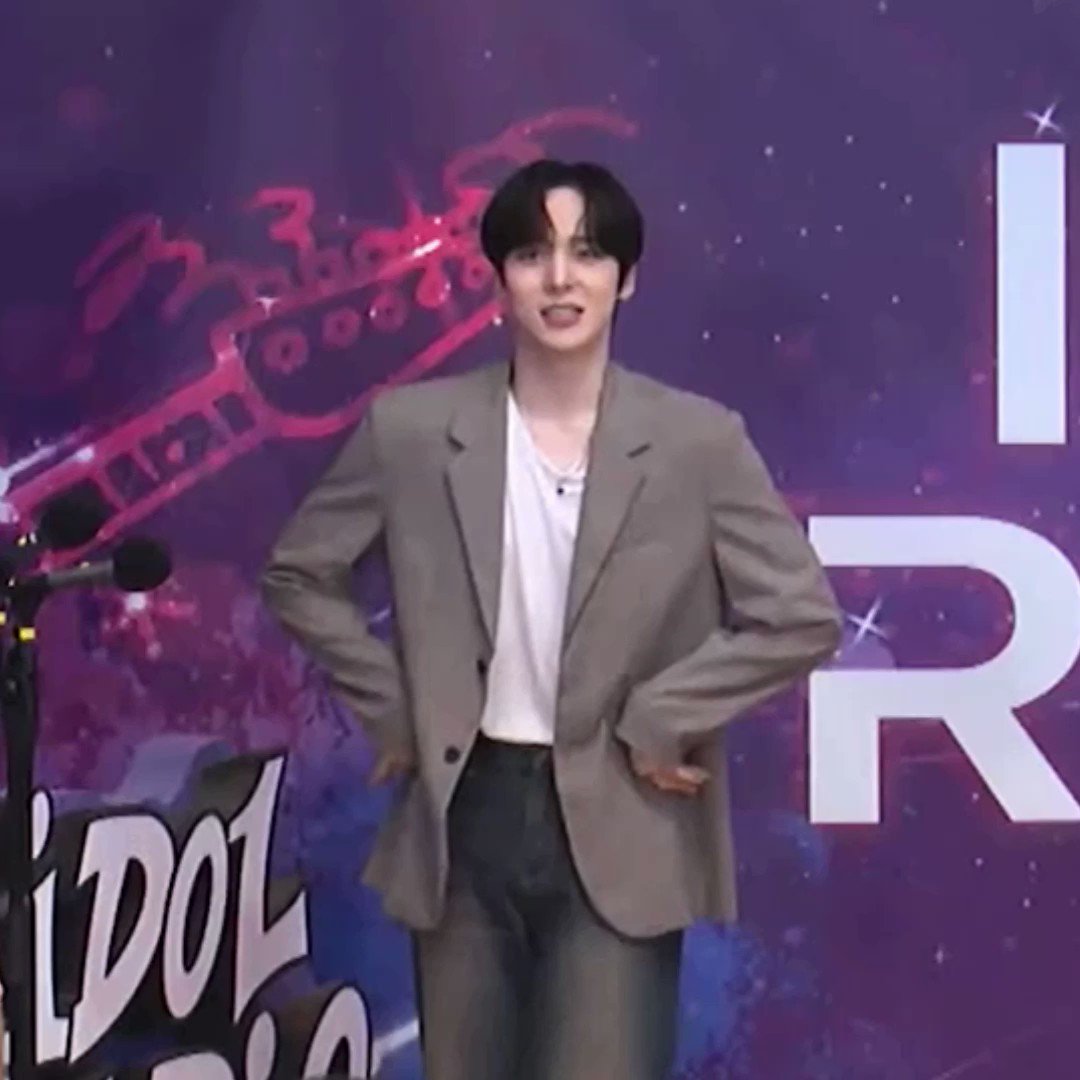 dreamcatcher sua complimenting yunho for his sexy hand detail while learning the bonvoyage choreo, the way he got shy so cute 🥺