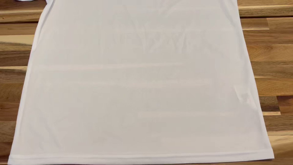 #SORTEO 💥💥💥💥💥💥💥💥 Y como cada lunes, os traigo nuevo sorteo, esta camiseta arbitral de calentamiento 🥰. La sortearé el próximo domingo 4 de junio entre todos mis seguidores que hagan ❤️ y 🔄 en este tuit. 💪