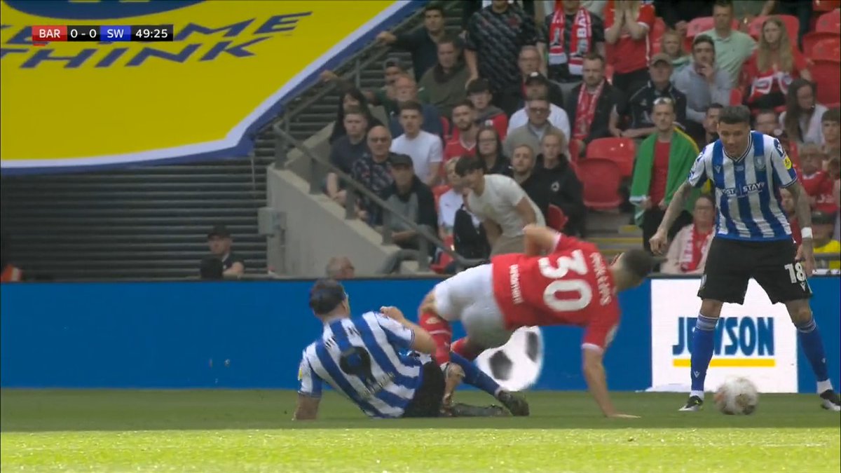STRAIGHT RED CARD FOR ADAM PHILLIPS! 🟥 Was this the right call by the referee?! 🧐