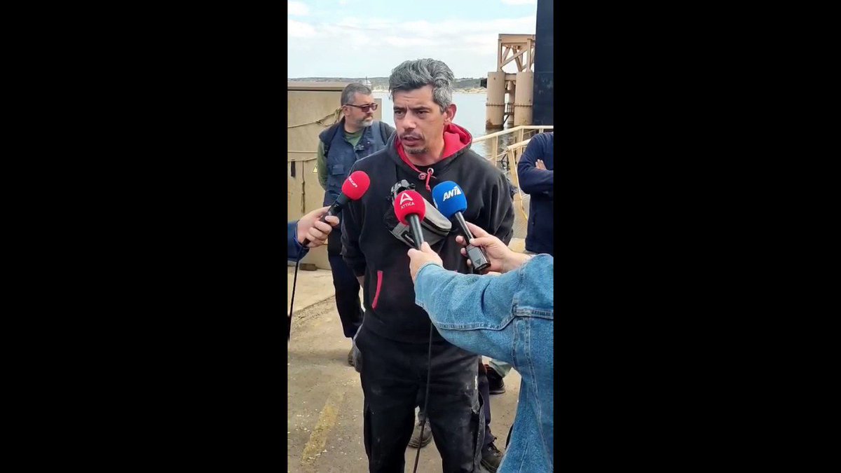 Συγκλονίζουν οι εργάτες του Περάματος που έχασαν σήμερα έναν συνάδελφό τους σε εργατικό δυστύχημα: «Για ακόμα μια φορά, ένας συνάδελφός μας θα πάει πίσω σε ένα κουτί. -Ας έρθει ο κύριος Μητσοτάκης που διαπίστωσε χαμόγελα των εργαζομένων εδώ στη Ναυπηγοεπισκευαστική, ας έρθει να μας πει εδώ πέρα για χαμόγελα. Και τον περιμένουμε να έρθει να κάνει επίσκεψη και τώρα. Που με αίμα δικό μας χτίζονται αυτά τα καράβια για να πλουτίσουνε μερικοί -Να μην πατήσει εδώ -Είναι ντροπή και αίσχος. Σα λαγός ο κύριος Μητσοτάκης στην προηγούμενη επίσκεψή του πήγαινε σε ένα ναυπηγείο που δεν είχε καθόλου κόσμο. Που διαπίστωσε τον χαμογελαστό κόσμο. Τον καλούμε άμα έχει τα κότσια και τα άντερα να έρθει εδώ πέρα να μας δει. Και όχι εμάς. Ας πάει στο 10χρονο παιδάκι του συναδέλφου και να του πει ότι «ξέρεις κάτι, ο πατέρας σου, επειδή δεν τηρηθήκανε τα μέτρα ασφαλείας γιατί εμείς έχουμε υποβαθμίσει τις επιτροπές υγιεινής και ασφάλειας και όλα τα υπόλοιπα μέτρα, σκοτώθηκε ο πατέρας σου για αυτό το πράγμα» Δείτε ολόκληρο το ρεπορτάζ εδώ: