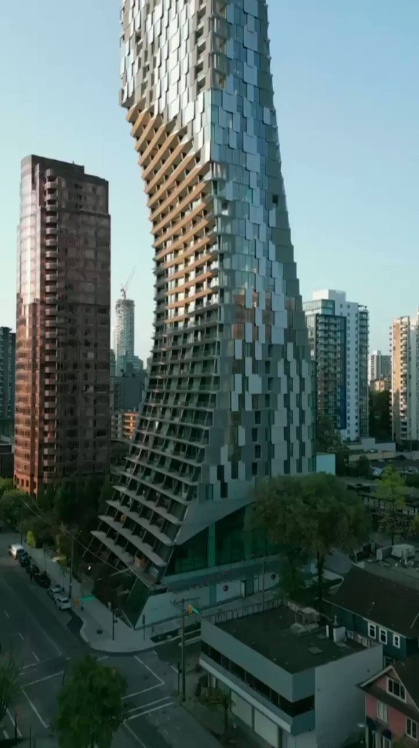 Alberni by Kengo Kuma is ready to welcome Kuma-San this week. When Alberni was conceived one of the ideas was to frame the fountain of the Lost Lagoon. Reverse the perspective and The Butterfly emerges. #architecture #design #PearlJam #Vancouver