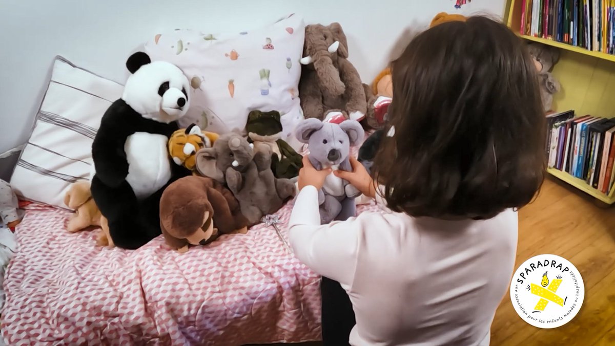 Disney France est heureuse de soutenir l’association Asso SPARADRAP, dont la mission est d’aider les enfants à avoir moins peur et moins mal lors de soins médicaux, et d’avoir participé à la réalisation de son spot. 🧒🩹