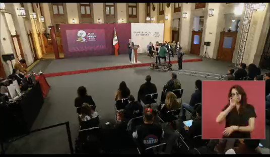 Haciéndose bolas con lo que llamó su “manifestación de bienes”. Andrés Manuel no tiene ni idea de lo que declaró. Chequen 👇