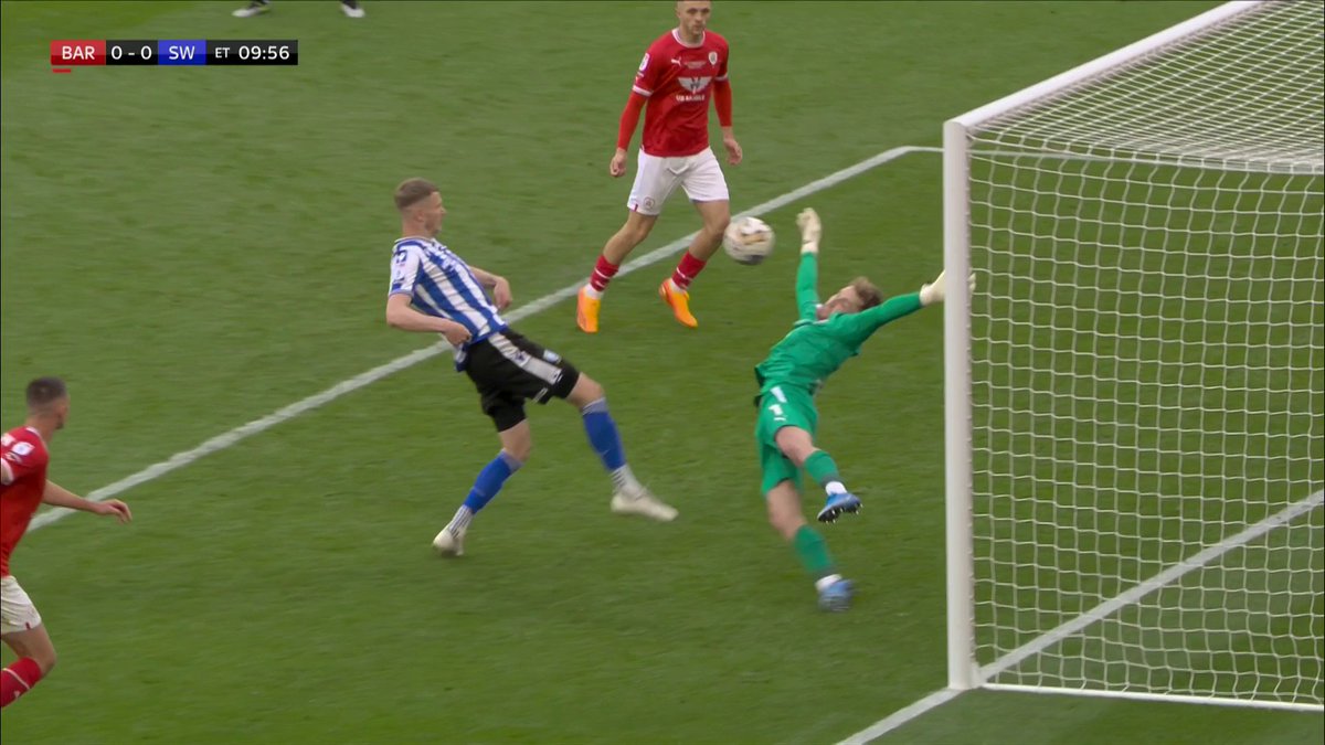 "HOW ABOUT THAT?!" 🎙️ Harry Isted makes an OUTRAGEOUS save in extra time! 😱