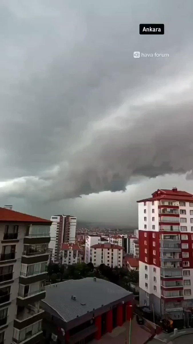 Son Dakika: Ankara'da Shelf Cloud (Raf Bulutu) oluştu. İşte etkileyici o bulutun görüntüsü... #Ankara