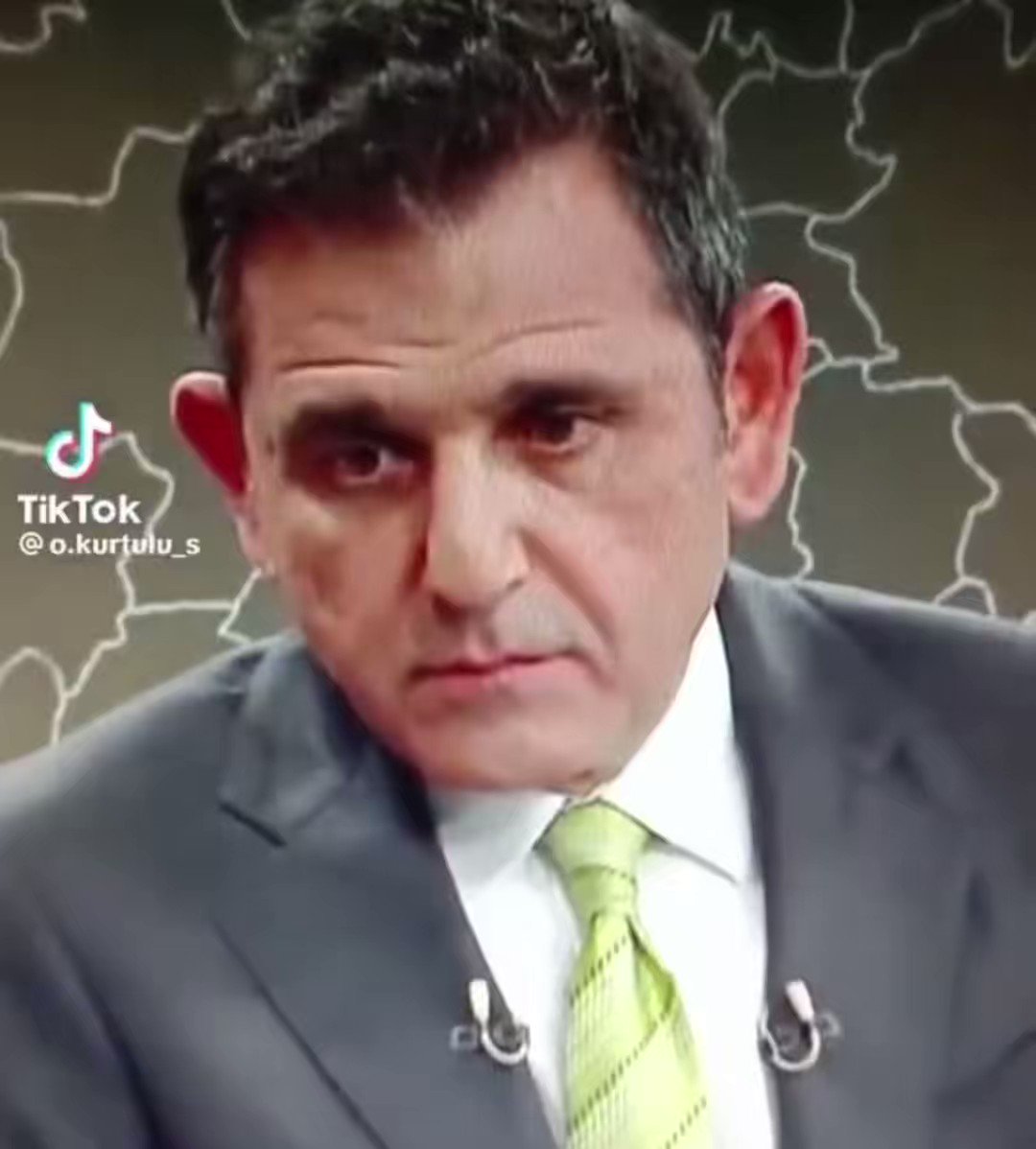 FATİH PORTAKAL… NE KEYFLE OYUNU KULLANMIŞTI… NE KEYFLE YEŞİL KRAVAT TAKMIŞTI… HÜSRAN BÖYLE BİR ŞEY…