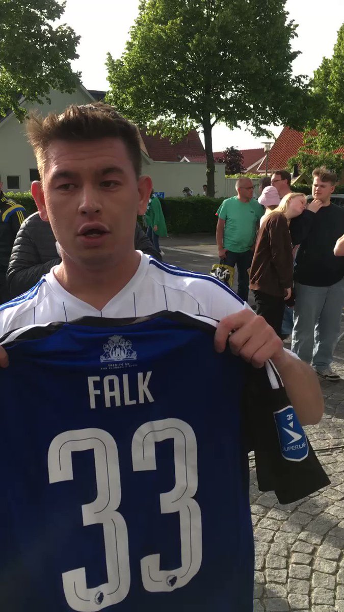 Til den unge pige, der fik det dårligt på tribunen Benjamin Aw ★ Del gerne #fcklive