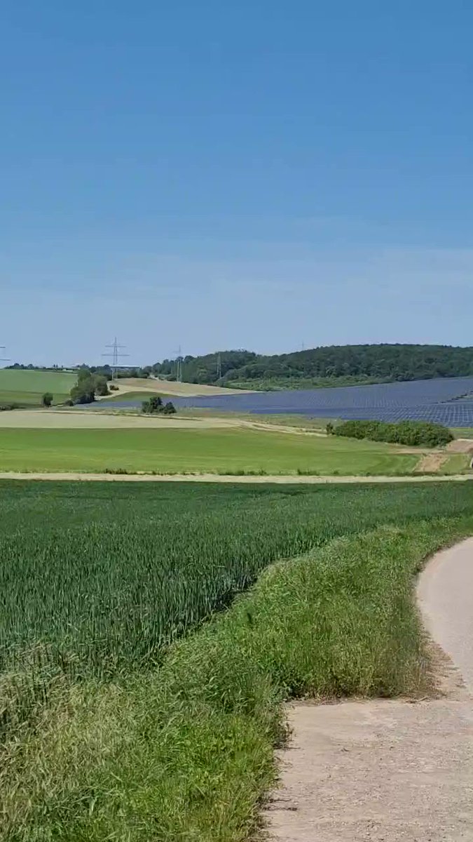 Bei unserer heutigen Radtour sind wir an viel Solar vorbeigekommen... absolut ländlicher Raum... sieht so unsere Zukunft aus?