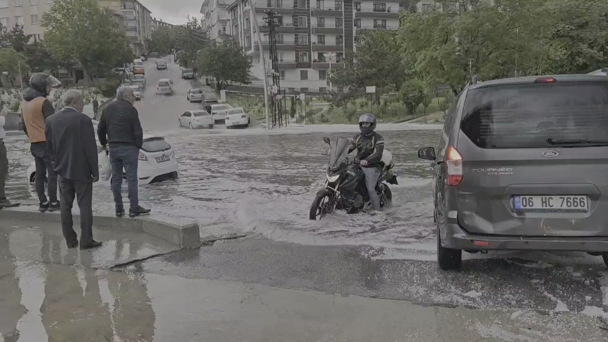 Sn. Başkan biraz Ankara ile ilgilenseniz iyi olacak gibi Sel götürüyor her yağmurda