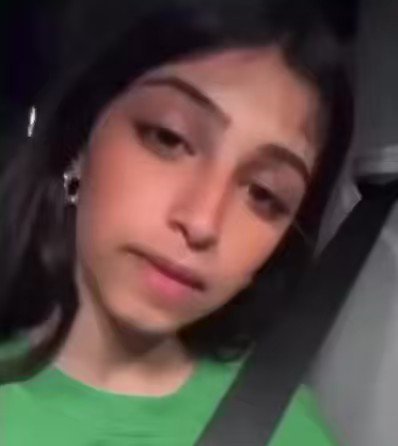 مسكينة هالبنت بدت فيها اعراض متلازمة Tourette وأمها مو دارية عنها 😨😨