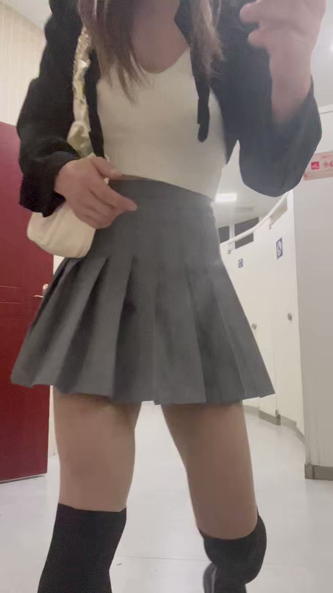 今日走学姐穿搭，有人喜欢吗，加我看女厕所后续哦