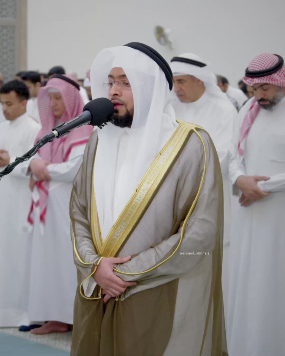 اجعل القرآن زاد طريقك ، وصاحب سفرك ، وخليل خلوتك ، ورفيق جلوتك ، وعِش به وله🤍