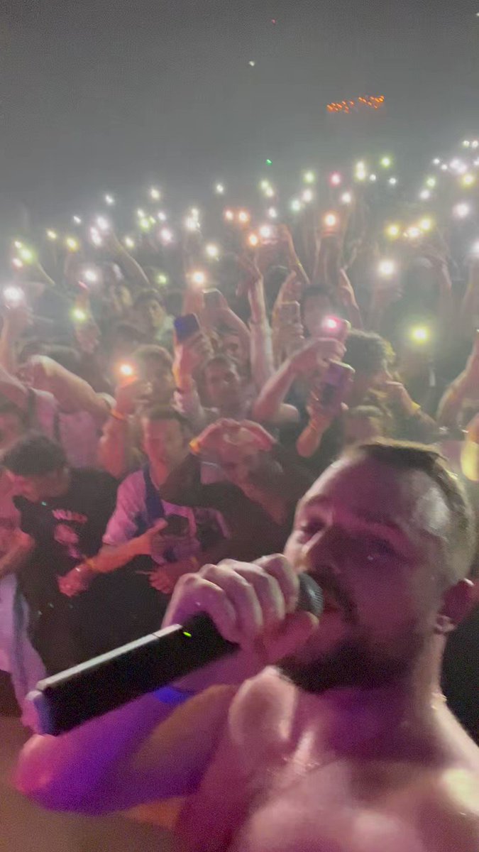 JPOURRAIS POST N’IMPORTE QUELLE VIDEO DE MA TOURNÉE C’ÉTAIT QUE DES SALLES VIDES COMME ICI 🤪🤣 JEUNE VRAI INDEPENDANT DU QUEBEC JAI SOLDOUT 10 DATES EN EUROPE SUR 11