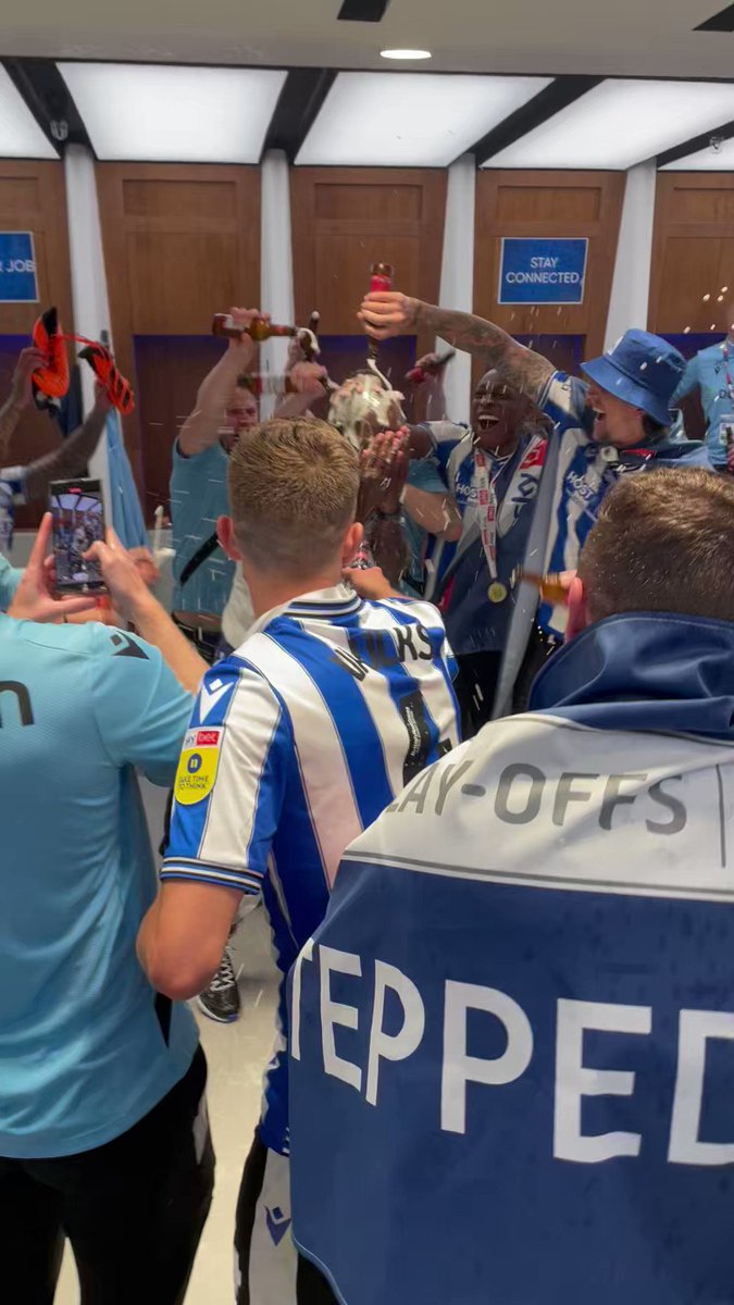 Those dressing room scenes 🎶 Take it all in, Sheffield Wednesday 🍾 #EFLPlayOffs | #StepUp