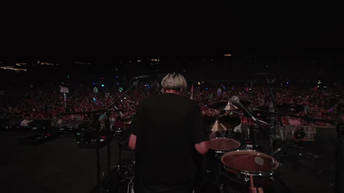 i’ll never let you drown 🫶🏻 thank you so much for vibing with me and the band at one of the most beautiful venues everrrr. love the gorge and ILLENIUM for bringing us out 🫶🏻