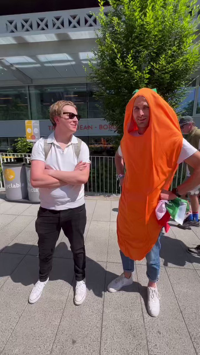 Sinner’s Carota Boys are stealing the show at Roland Garros They’re going around asking fans who’s going to win Roland Garros &amp; telling them they’re wrong unless they say Jannik Sinner 😂 All in good fun. The Carrot Boys are good for the sport🥕