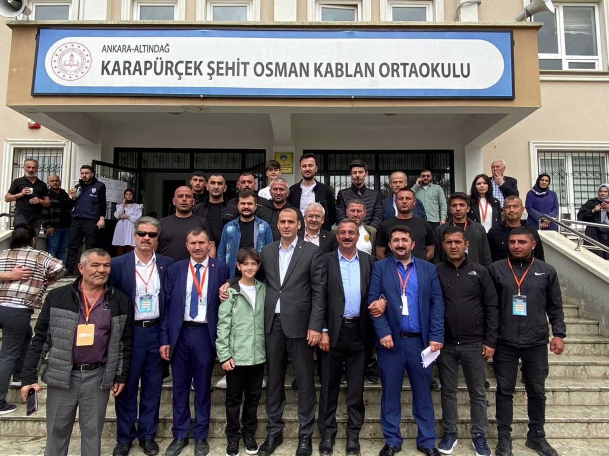 Okçular tepesini boş bırakmadık.. Tüm Mahallelerimizde kat sorumlularımız, sandık başkanlarımız, müşahitlerimiz ve avukatlarımız ile tüm kadro sandıklarımızın başında oylarımıza sahip çıktık ‘Büyük Türkiye Zaferi’ hep birlikte kazandık. Bu kutlu zaferde emeği ve katkısı olan herkesi gönülden kutluyor, tebrik ediyorum. #KalbimizAltındağ Recep Tayyip Erdoğan AK PARTİ ALTINDAĞ