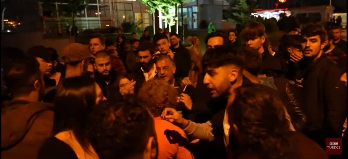 Biz 'Kemal İstifa' diye bağırırken, CHP'li partizanlar onca başarısızlığa rağmen, 'Kemal Başkan' diye slogan attılar. Bu rezilliği unutmayacağız. Dağdaki çobanın otlattığı koyundan hiçbir farkınız yok!