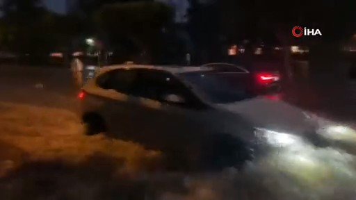 Yolu, asfaltı, alt geçiti, üst geçiti, yağmur suyu drenaj kanalını hepsini Menderes Türel yaptı. Chp'li Muhittin Böcek ise sadece mazgalları temizleyecek, yollar göle dönüşmeyecek ama onu bile yapamıyor.! Her şey vergilerimizle yapılıyor diyenlere duyurulur !
