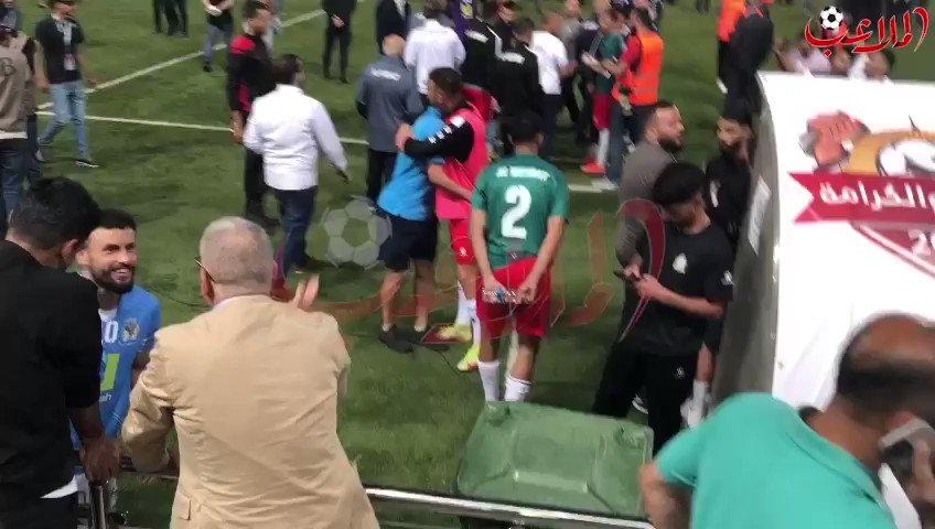 وكأنها لم تحدث.. عناق لاعبي الفيصلي والوحدات .🇯🇴♥️🇯🇴