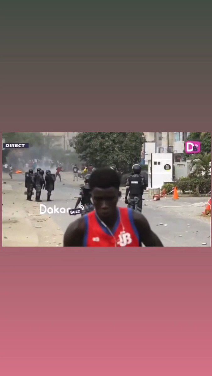 #FreeSenegal #kebetu Amnesty International Mediapart UN Human Rights Human Rights Watch this is happening today in Senegal. (at sacré coeur- #Dakar) Armed civil person are assaulting youngs manifesting with gun.... In front of police officers CNN FRANCE 24 Français This video from the media DAKARBUZZ SN