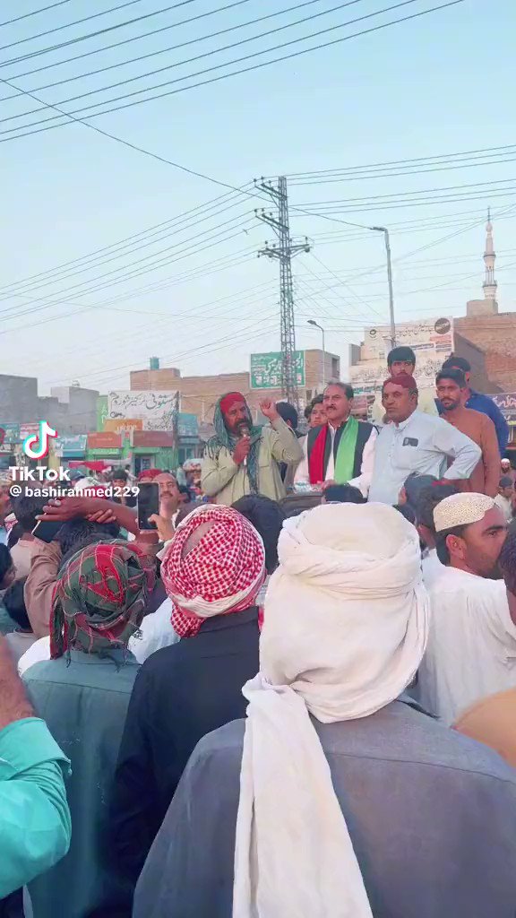 عمران خان اگر کسی ایک صوبے کی نمائندگی کر رہا ہوتا تو انہوں نے اس صوبے کے عوام کو ریپ کر کے قتل کر کے ملک توڑ دینا تھا مسلہ یہ ہے کہ عمران خان ہر صوبے ہر ضلع تحصیل ہر گھر بائیس کروڑ عوام مختلف فرقے،زبان، کا لیڈر ہے❤️