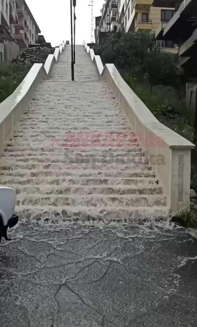 MANSUR MAMAK YEŞİLBAYIR’A ŞELALE YAPMIŞ… YUH ARTIK ÇAPSIZ…