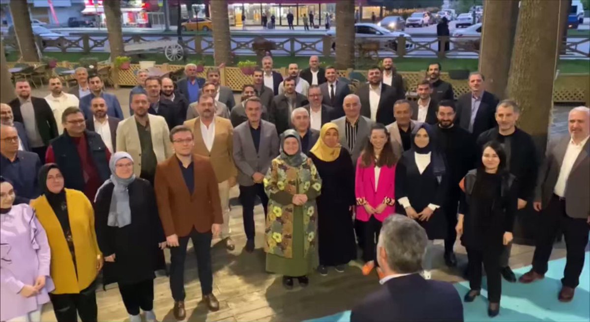 Kıymetli yol arkadaşlarımızla birlikte akıma biz de ayak uydurduk..😎 📌 AK Parti Sakarya Ailesi..💐