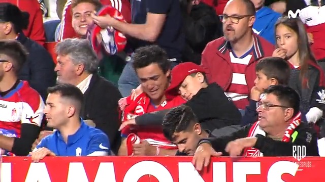 'La alegría de un hijo. La emoción de un padre'. Granada CF ❤️⚪️ #ElDíaDespués