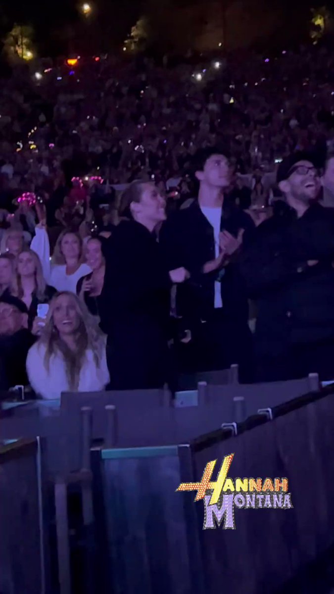 Miley Cyrus &amp; Jacob Bixenman at Shania Twain’s concert in LA last night