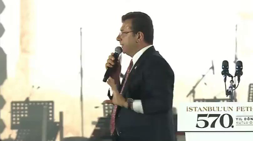 İmamoğlu: Birisi bugün hâlâ Türkiye'yi değil de İstanbul'u sayıklıyorsa, hâlâ hayal kurmasının bence bir mahzuru yok ama dün dünde kaldı cancağızım. Ne sen ne de uydurma yargı kararların İstanbul'u asla teslim alamayacak!