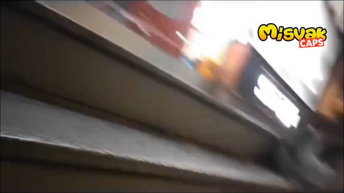 İstanbul Sultangazi'de ekmek almaya giden çocuğu AK Partili olduğu gerekçesiyle küfredip "İtlere ekmek satmıyoruz" diyerek dükkandan kovdular. Türk Polis Teşkilatı gerekeni yapacaktır!