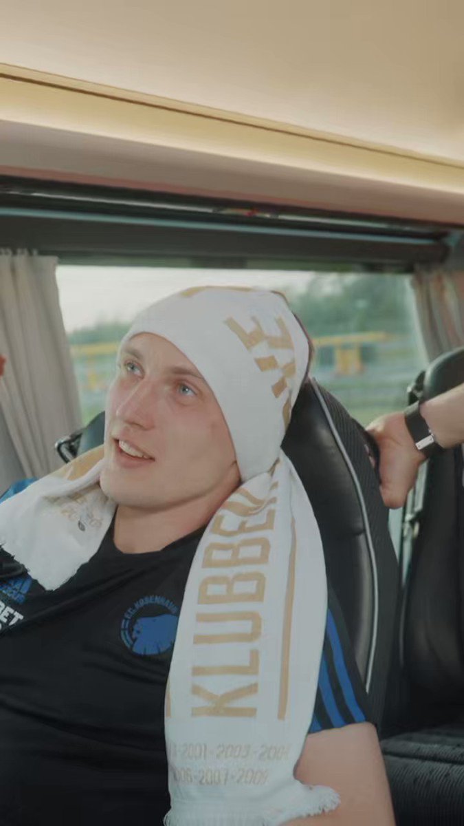 𝗚𝗨𝗟𝗗-interview fra bussen stikker af 😅 Se det hele ⤵️ #fcklive #sldk